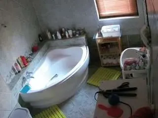 Camsoda Live Sex Cam of voyeurcam-julmodels-bath-1st-2