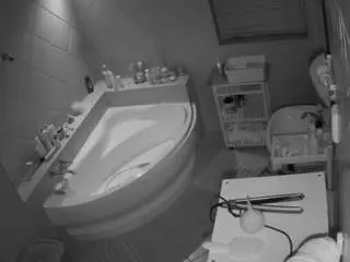 Camsoda Free Porn Cam of voyeurcam-julmodels-bath-1st-2