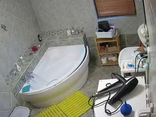 Camsoda Adult Video Chat of voyeurcam-julmodels-bath-1st-2