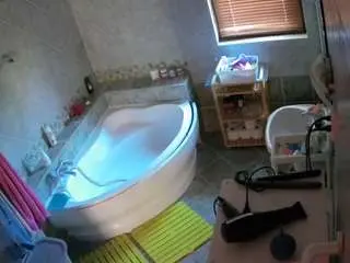 Camsoda Sex Chat of voyeurcam-julmodels-bath-1st-2