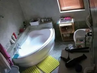 Camsoda Free Porn Cam of voyeurcam-julmodels-bath-1st-2