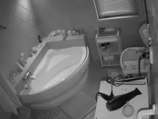Camsoda Adult Video Chat of voyeurcam-julmodels-bath-1st-2