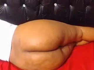Camsoda Free Porn Cam of curvyamara-250