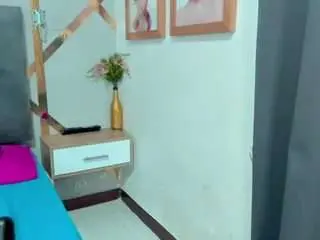 Camsoda Adult Video Chat of carolinee-torres