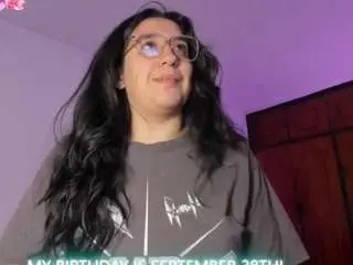 Camsoda Free Porn Cam of tellmemaddiee