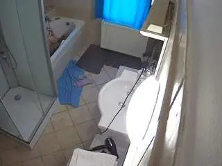 Camsoda Private Sex Chat of voyeurcam-julmodels-bath-2nd-2