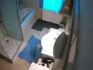 Camsoda Watch Live Sex Cams of voyeurcam-julmodels-bath-2nd-2