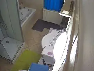 Camsoda Nude Webcam of voyeurcam-julmodels-bath-2nd-2