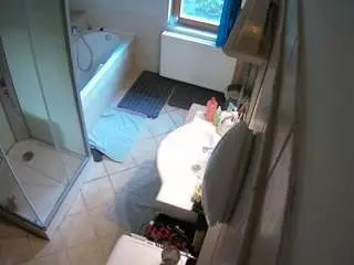 Camsoda Sex Chat of voyeurcam-julmodels-bath-2nd-2