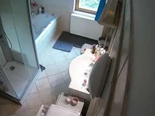 Camsoda Private Sex Chat of voyeurcam-julmodels-bath-2nd-2