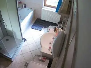 Camsoda Sex Cam of voyeurcam-julmodels-bath-2nd-2