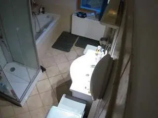 Camsoda Adult Webcam of voyeurcam-julmodels-bath-2nd-2