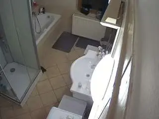 Camsoda Adult Webcam of voyeurcam-julmodels-bath-2nd-2