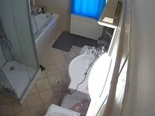 Camsoda Live Sex of voyeurcam-julmodels-bath-2nd-2