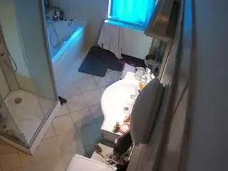 Camsoda Live Sex Cam of voyeurcam-julmodels-bath-2nd-2