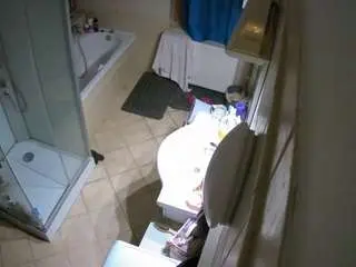 Camsoda Watch Live Sex Cams of voyeurcam-julmodels-bath-2nd-2