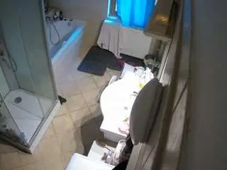 Camsoda Adult Webcams of voyeurcam-julmodels-bath-2nd-2