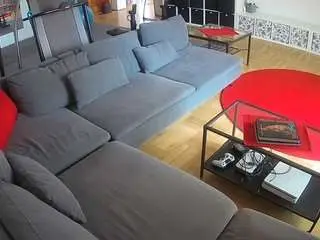 Camsoda Adult Webcams of voyeurcam-julmodels-living-3