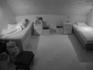 Camsoda Live Sex Cam of voyeurcam-julmodels-greybed-3