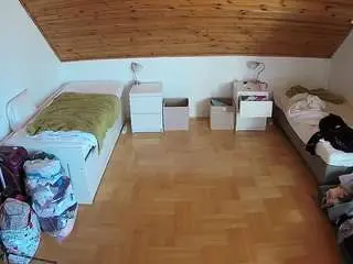 Camsoda Private Sex Chat of voyeurcam-julmodels-greybed-3