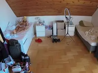 Camsoda Nude Webcam of voyeurcam-julmodels-greybed-3