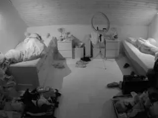 Camsoda Private Sex Chat of voyeurcam-julmodels-greybed-3