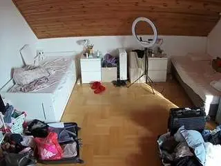 Camsoda Live Sex Cam of voyeurcam-julmodels-greybed-3