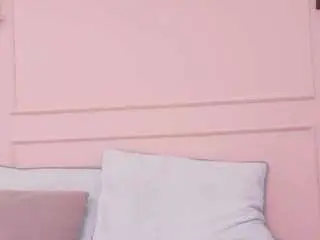 Camsoda Nude Webcam of mia-colllins