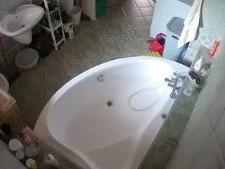 Camsoda Sex Cam of voyeurcam-julmodels-bath-1st-1
