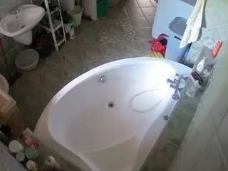 Camsoda Adult Webcams of voyeurcam-julmodels-bath-1st-1