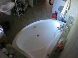 Camsoda Adult Webcam of voyeurcam-julmodels-bath-1st-1