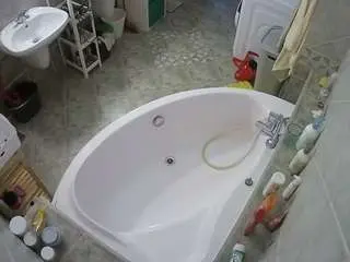 Camsoda Watch Live Sex Cams of voyeurcam-julmodels-bath-1st-1