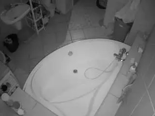 Camsoda Sex Cam of voyeurcam-julmodels-bath-1st-1