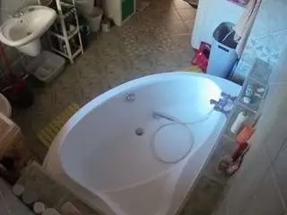 Camsoda Live Sex Cam of voyeurcam-julmodels-bath-1st-1