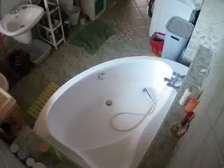 Camsoda Live Sex Cam of voyeurcam-julmodels-bath-1st-1