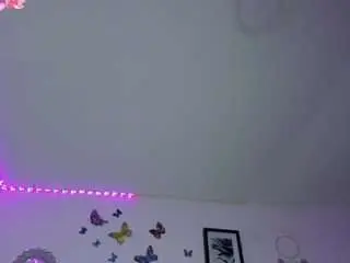 Camsoda Adult Video Chat of emmie-bunny