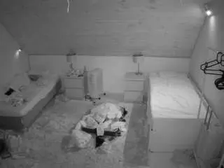 Camsoda Best Webcam of voyeurcam-julmodels-whitebed-3