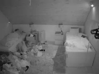 Camsoda Adult Webcams of voyeurcam-julmodels-whitebed-3