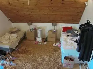 Camsoda Live Sex Cam of voyeurcam-julmodels-whitebed-3
