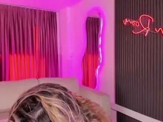 Camsoda Watch Live Sex Cams of leah-grey