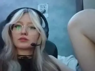 Camsoda Adult Webcam of louanneducking