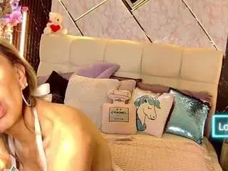 Camsoda Nude Webcam of evelynagrey
