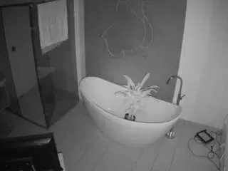 Camsoda Nude Webcam of voyeurcam-casa-salsa-bathroom-5