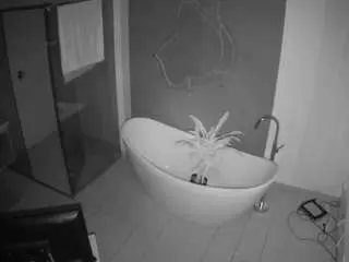 Camsoda Nude Webcam of voyeurcam-casa-salsa-bathroom-5