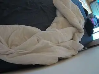 Camsoda Live Porn of voyeurcam-julmodels-whitebed-4