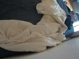 Camsoda Live Porn of voyeurcam-julmodels-whitebed-4