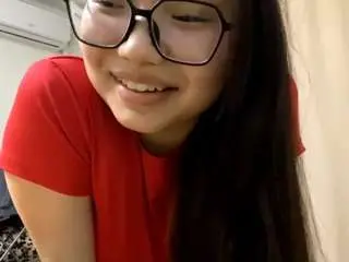 Camsoda Nude Webcam of adriannabienkowski