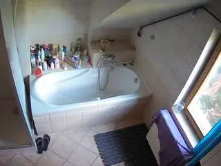 Camsoda Best Webcam of voyeurcam-julmodels-bath-2nd-1
