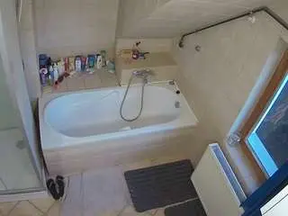 Camsoda Free Porn Cam of voyeurcam-julmodels-bath-2nd-1