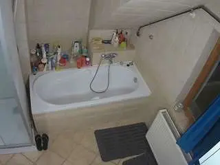 Camsoda Adult Webcam of voyeurcam-julmodels-bath-2nd-1